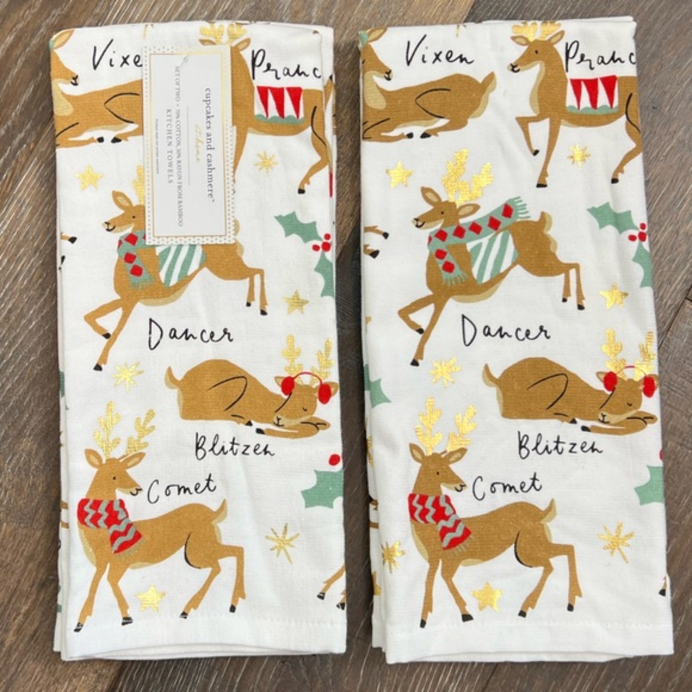 Cupcakes & Cashmere - ‘Named Reindeer’ dish towels (2). NWT Firm! No offers!